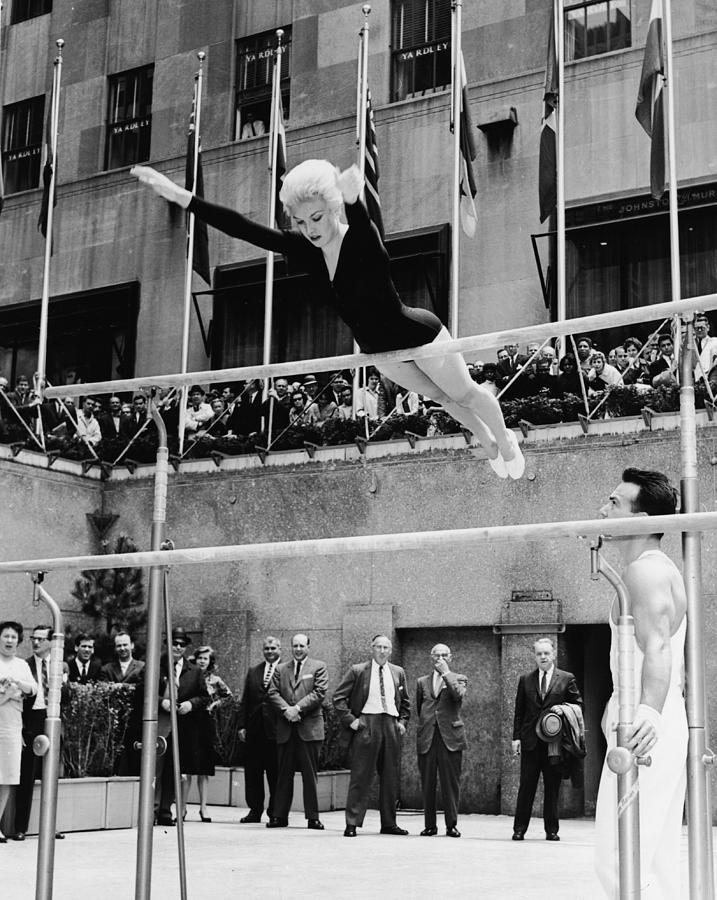 Muriel Davis At The Rockefeller Plaza Photograph by Pictorial Parade