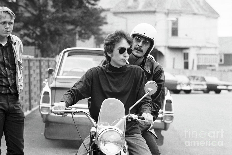 Musicians Bob Dylan And Bob Siggins Photograph by The Estate Of David Gahr