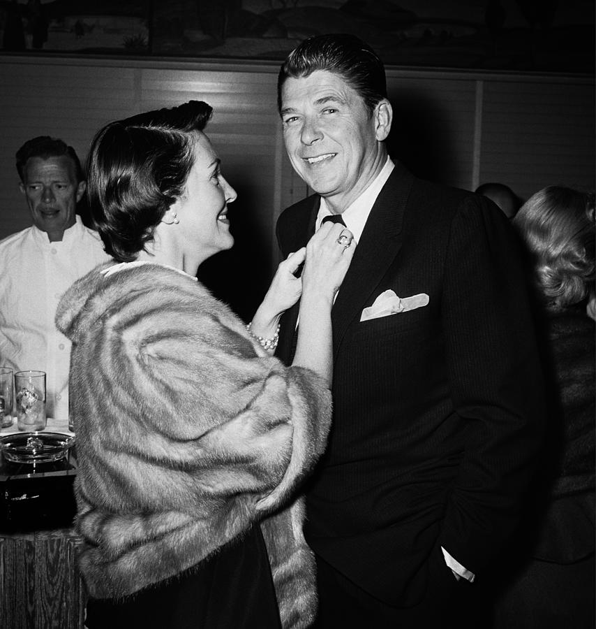 Nancy And Ronald Reagan Photograph by Frank Worth | Fine Art America