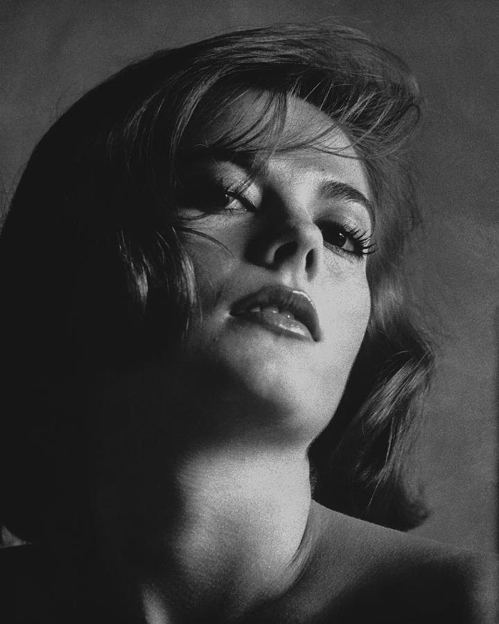 1961 Photograph - Natalie Wood Dramatic Closeup by Globe Photos