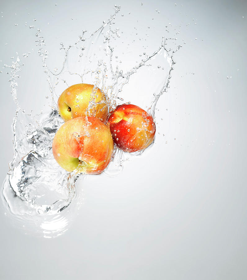 Nectarine Splashing In To Water Photograph by Chris Stein