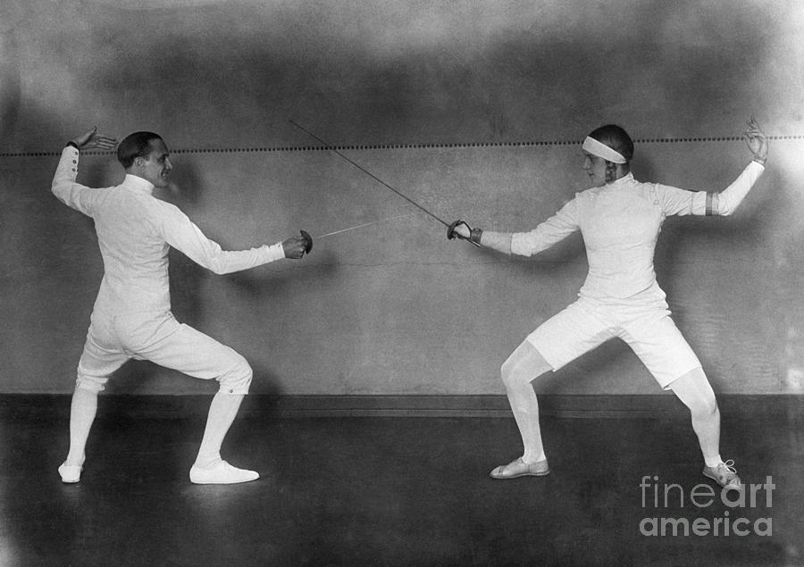 Nedo Nadi Fencing Against Helene Mayer Photograph by Bettmann