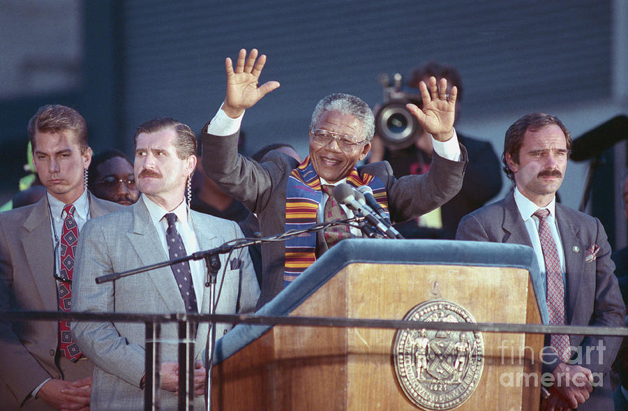 Nelson Mandela Waving To People Photograph by Bettmann