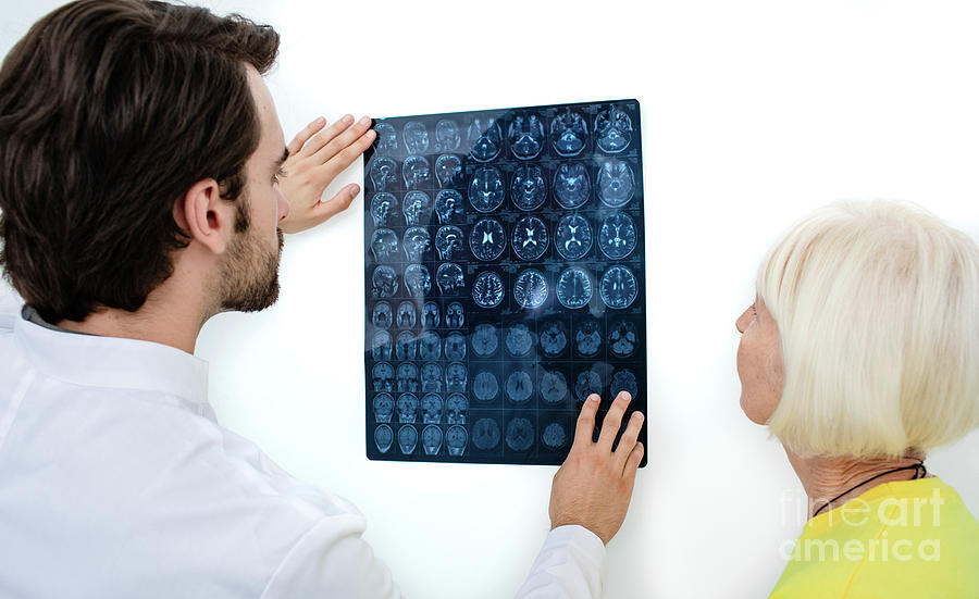 Neurology Consultation Photograph by Peakstock / Science Photo Library