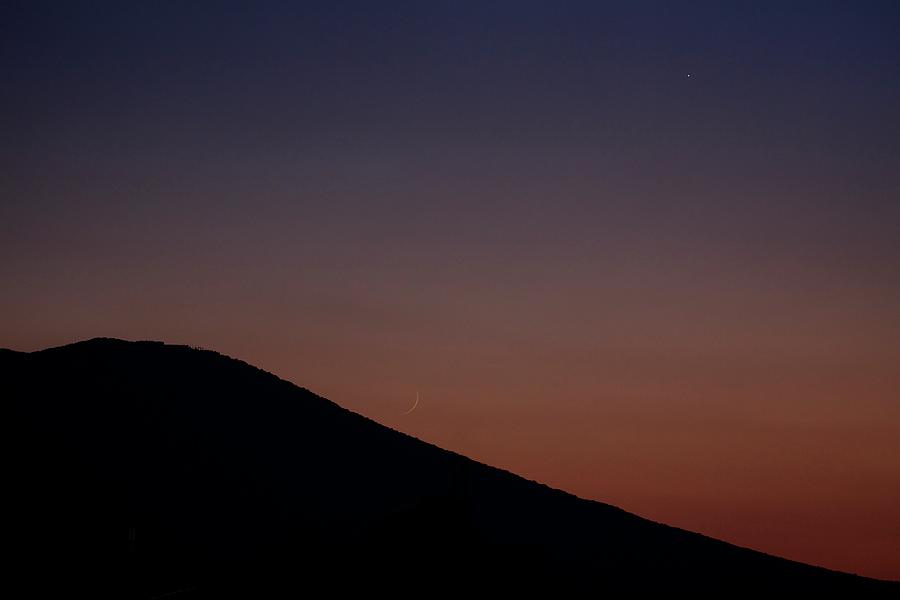 New Moon And Venus Photograph by Jasohill Photography