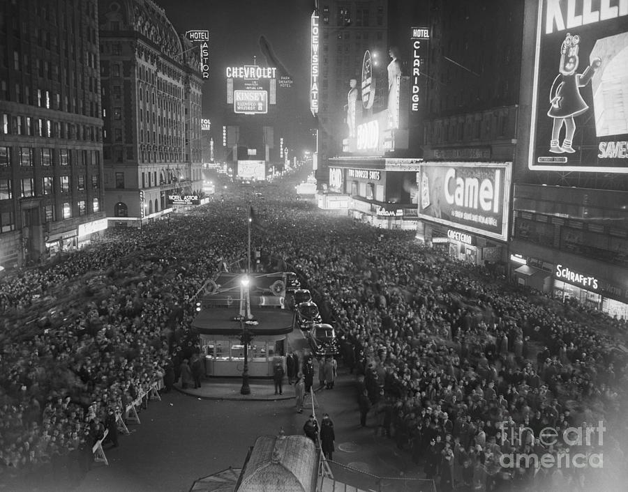 New Years Eve At Times Square Photograph by Bettmann