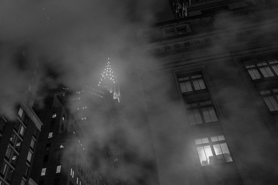 Black And White Photograph - New York 2016-876 by Moises Levy