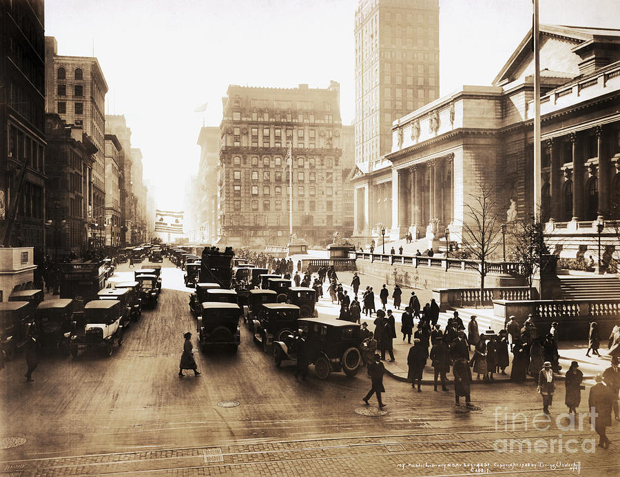New York Public Library And 42nd Street Photograph by Bettmann