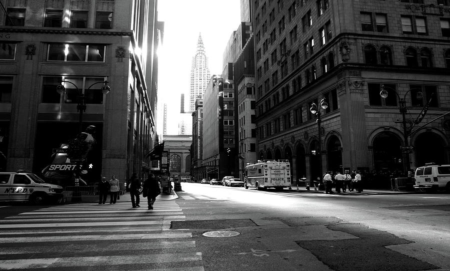 New York, Street Photograph by Edward Lee