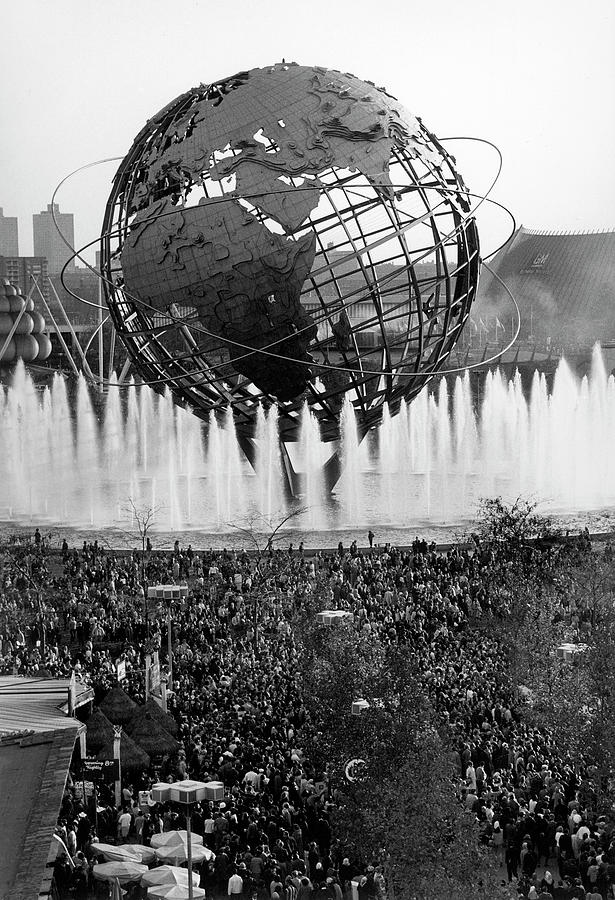 New York Worlds Fair Fountain Photograph by Henry Groskinsky