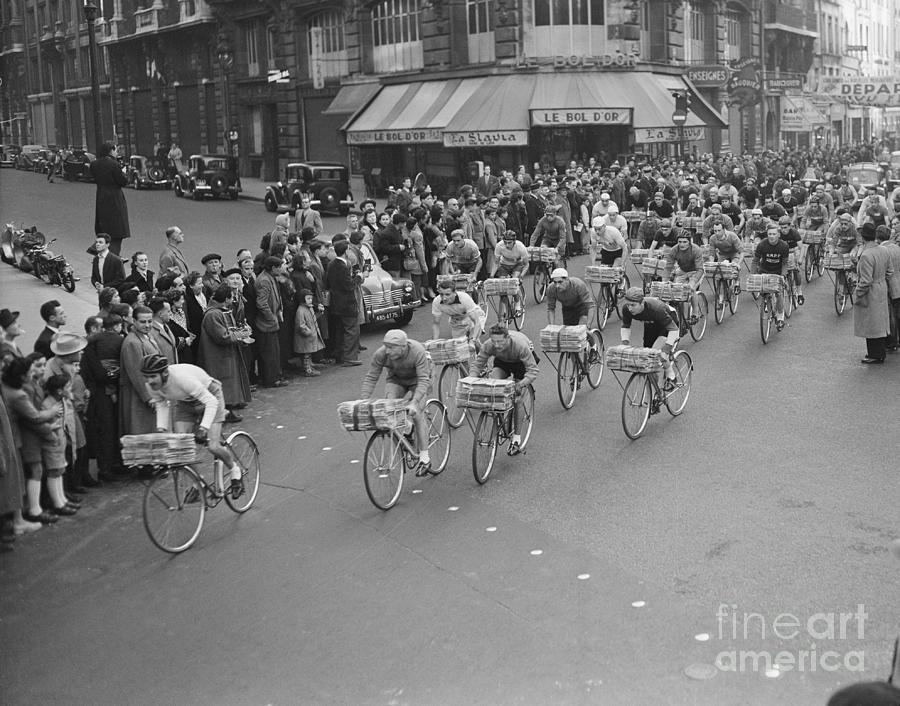 Newsboys Bicycle Race Photograph by Bettmann