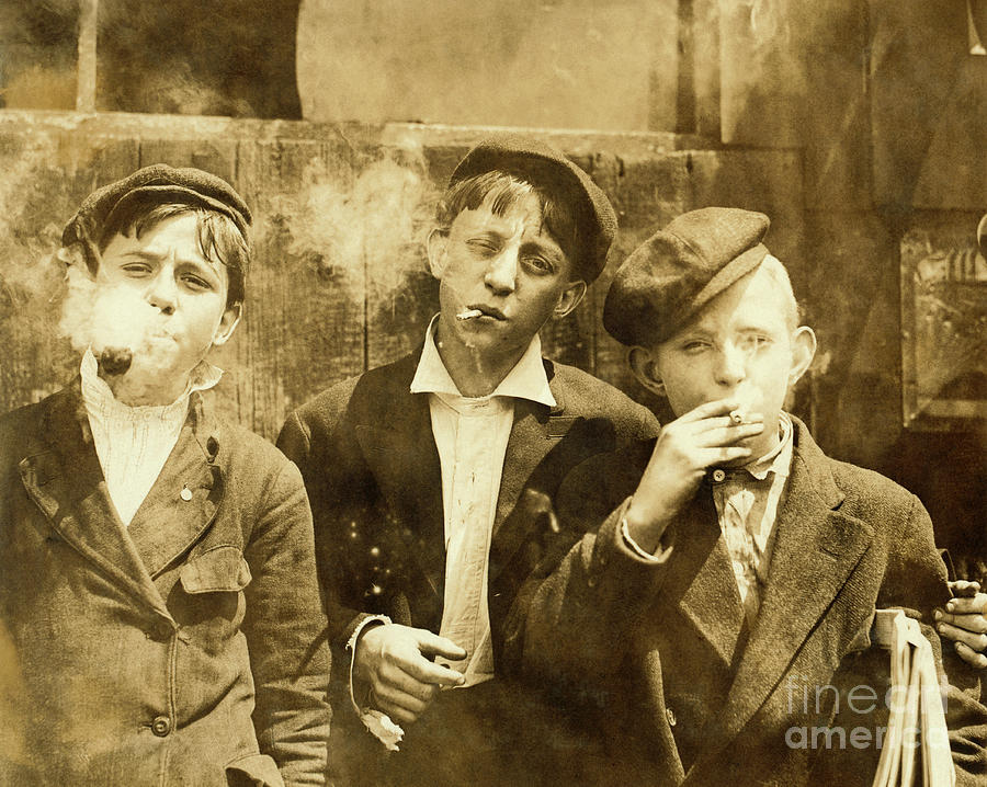 Newspaper Boys Smoking Photograph by Library Of Congress/science Photo Library