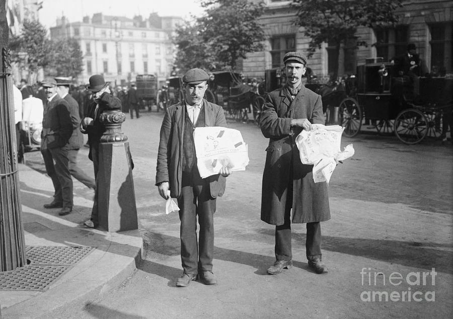 Newspaper Street Sellers In London Photograph by Bettmann