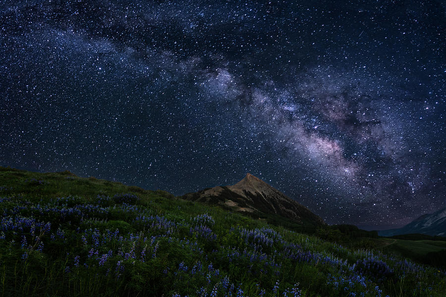 Night Sky Of The Mountain Ridge Photograph by James Cai