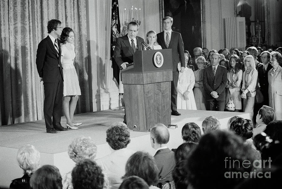 Nixon And Family Say Farewell To Staff Photograph By Bettmann - Fine ...