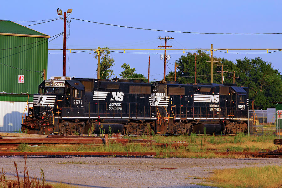 Norfolk Southern 5577 Color Photograph by Joseph C Hinson