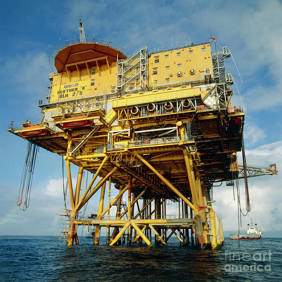 North Sea Oil Rig Photograph by Richard Folwell/science Photo Library