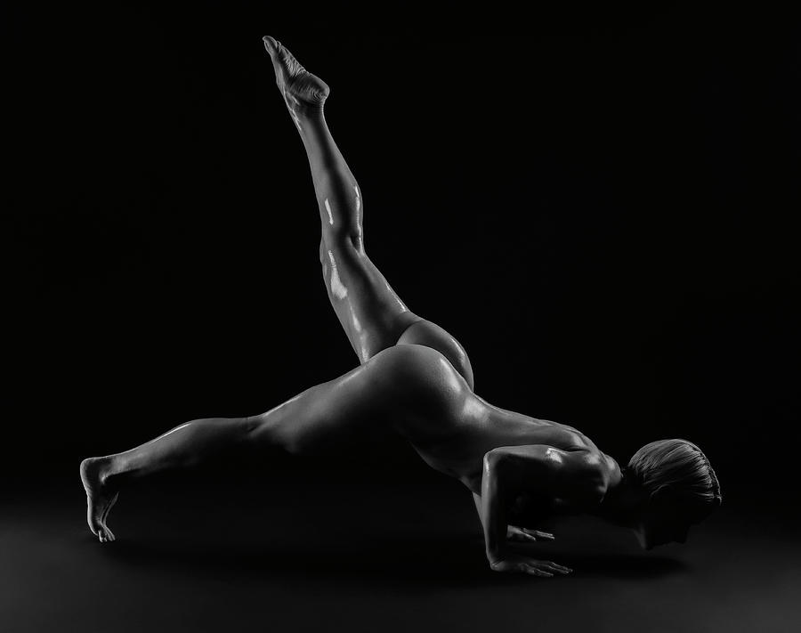 Nude Female Bodybuilder Posing In Plank Photograph by Panoramic Images