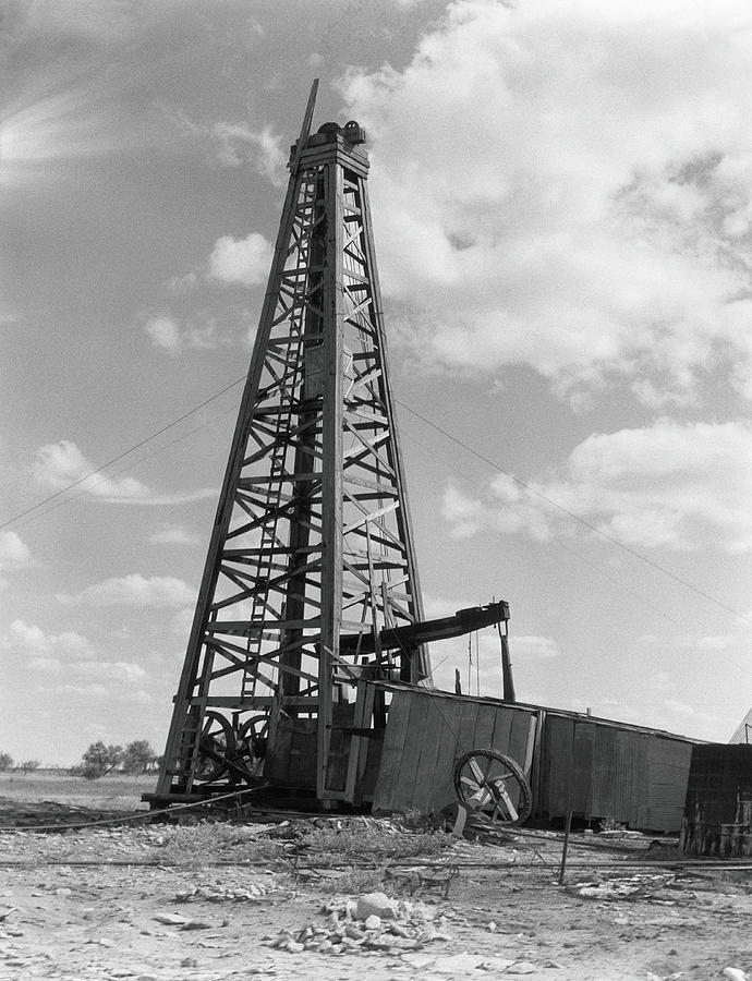 Oil Well And Derrick Photograph by H. Armstrong Roberts