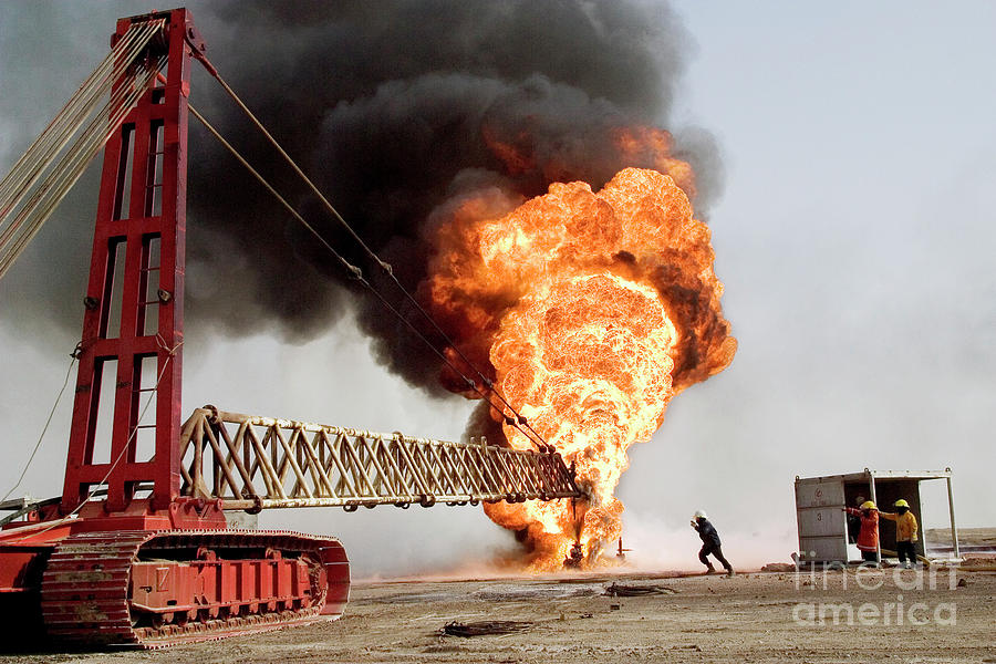 Oil Well Firefighting Photograph by Peter Menzel/science Photo Library
