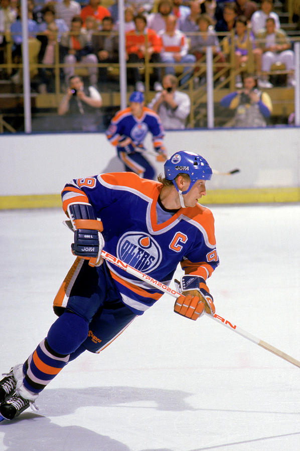 Wayne Gretzky Photograph - Oilers V Kings by Mike Powell