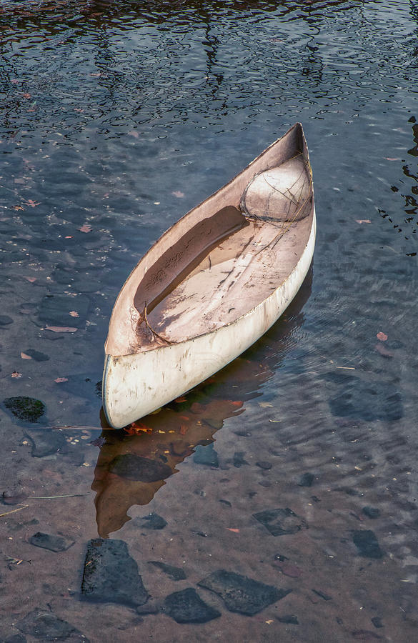 Old Abandoned Canoe In The River Photograph by Gary Slawsky