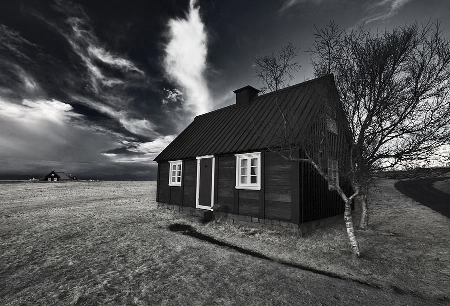 Black And White Photograph - Old by Bragi Ingibergsson - Brin