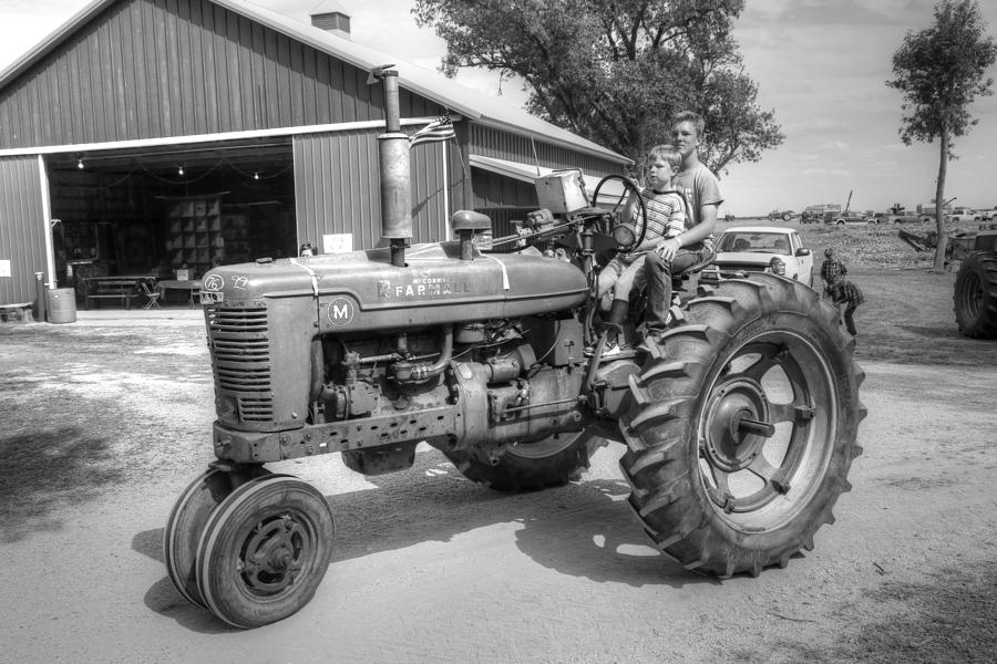 Old Farmall M Farm Tractor Photograph by J Laughlin