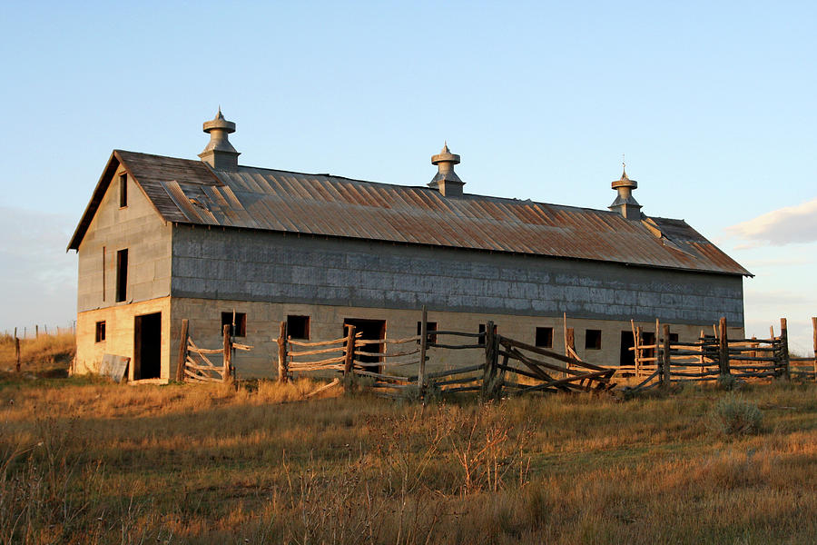 Old Montana Barn Photograph by Brook Burling