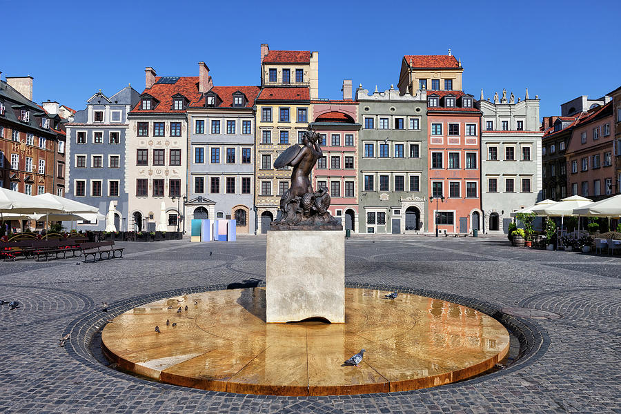 Old Town Market Square In Warsaw, Poland Photograph by Artur Bogacki