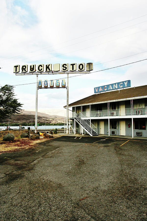 Old Truck Stop And Motel Sign Photograph by Kevinruss