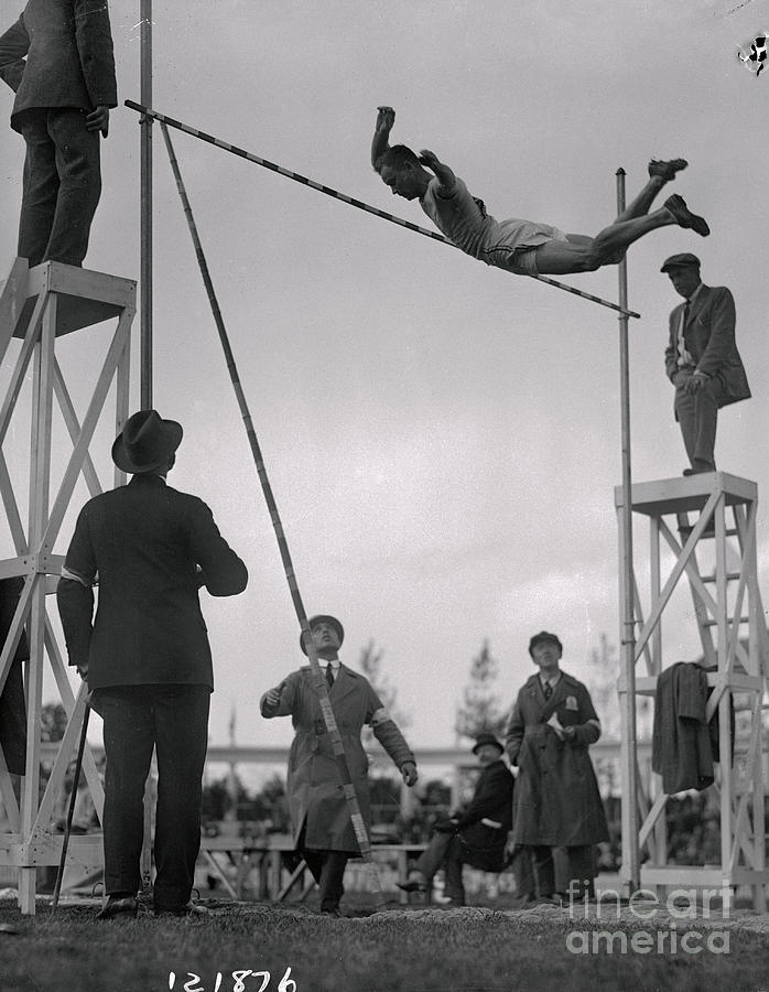 Olympian Pole Vault Jumper In Action Photograph by Bettmann - Fine Art ...