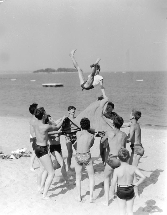 On The Beach Photograph by Hulton Archive