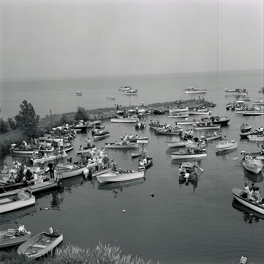 1960-1969 Photograph - Oneida Lake Pollution Rally by Yale Joel