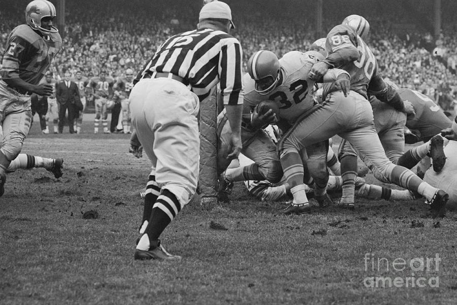 Opponents Tackling Jim Brown Photograph by Bettmann Opponents Tackling Jim Brown Photograph by Bettmann