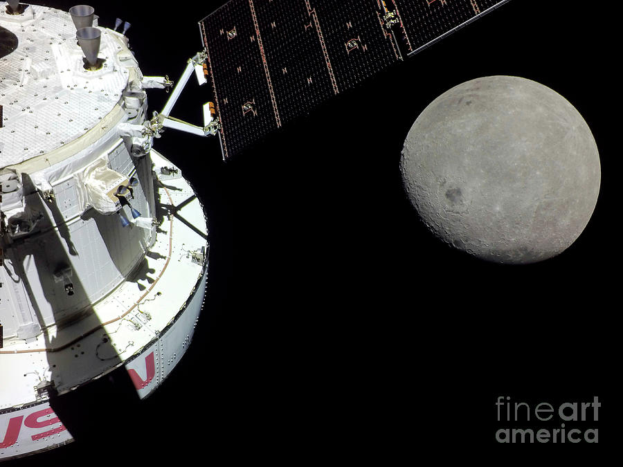 Orion Capsule And Far Side Of The Moon Photograph by Nasa Johnson/science Photo Library