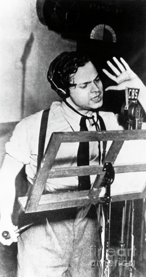 Orson Welles Broadcasting The War Photograph by Bettmann