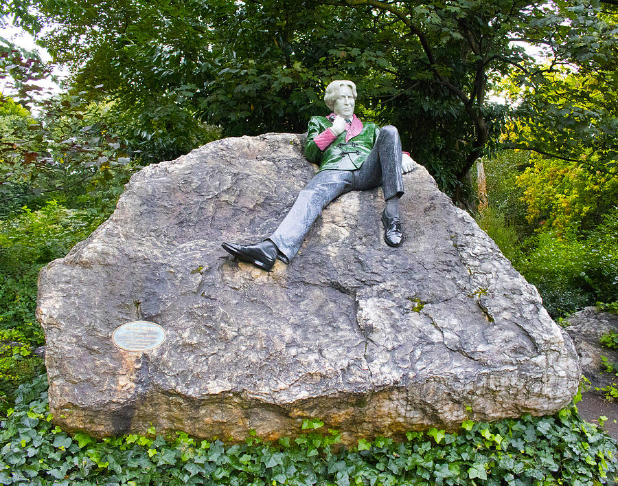 Oscar Wilde Dublin sculpture Photograph by Dave Byrne