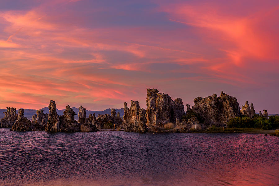 Otherwordly Sunset At Mono Lake Photograph by Andrew Suryono