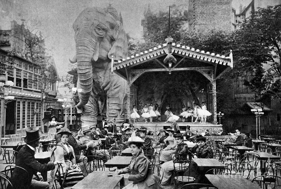Outdoor Theater Of Moulin Rougeelephant Photograph by Bettmann