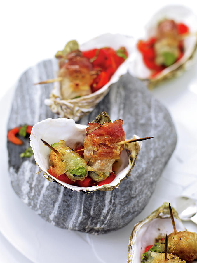 Oyster Snack With Sweet Pepper Strawberry Salad In Serving Dish Photograph by Jalag / Michael Holz