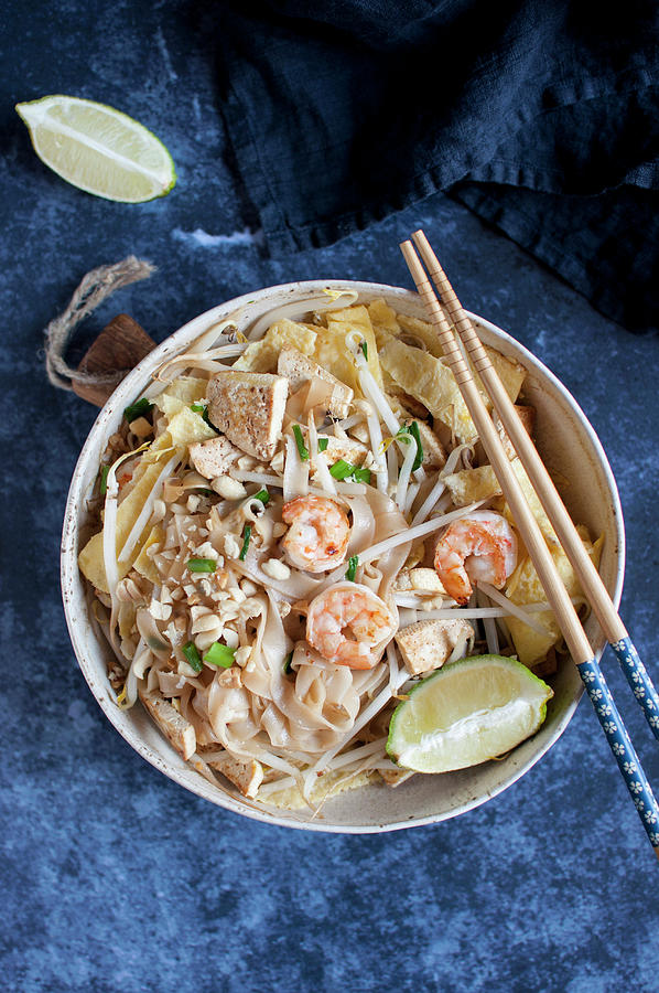 Pad Thai With Tofu, Shrimps And Omelette Photograph by Kachel Katarzyna
