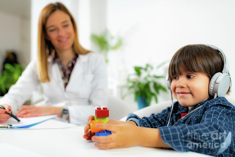 Paediatric Hearing Test Photograph by Microgen Images/science Photo ...