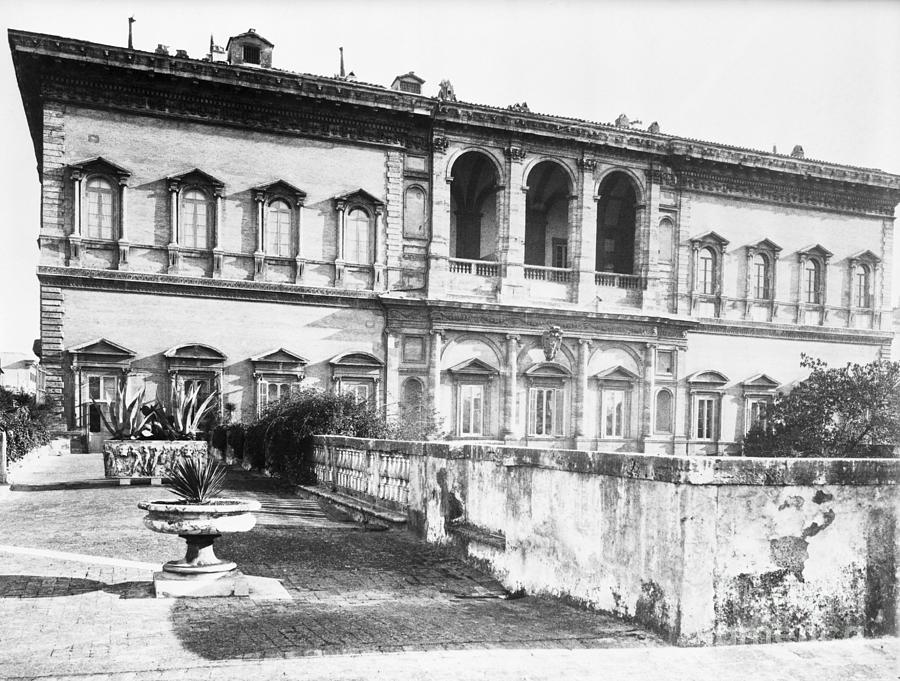 Palazzo Facing Garden 1870 Photograph by Bettmann