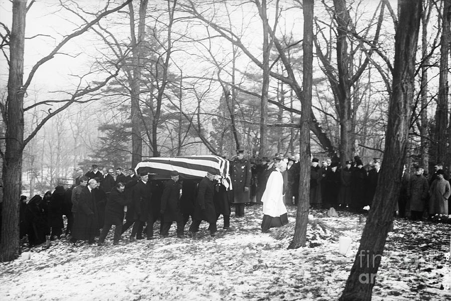 Pallbearers Carrying Roosevelts Casket Photograph by Bettmann