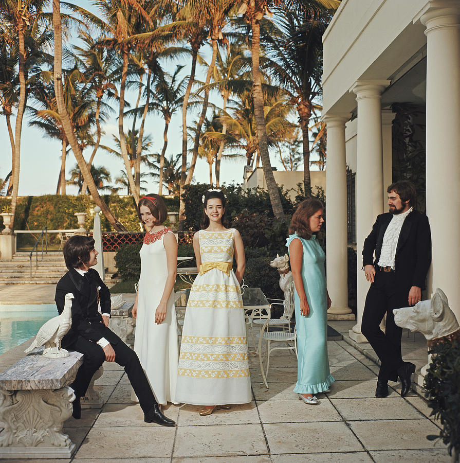 Palm Beach Debutantes Photograph by Slim Aarons