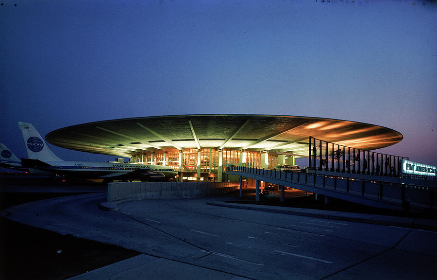 pan-am-terminal-at-idlewild-airport-dmitri-kessel.jpg