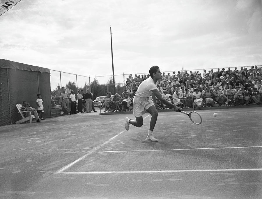 Pancho Gonzales On The Court Photograph by Bert Morgan