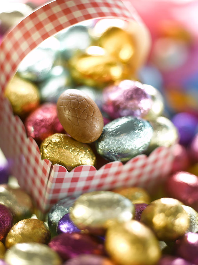 Panier De Petits Oeufs De Paques En Chocolat Basket Of Chocolate Easter ...