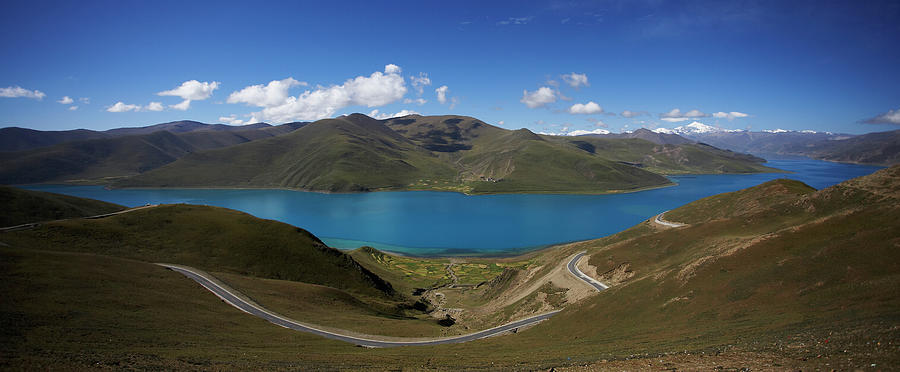 Panoramic View Of Yamdrok Lake In Tibet Photograph by Cavan Images Panoramic View Of Yamdrok Lake In Tibet Photograph by Cavan Images